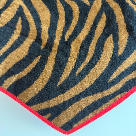 Claire V Wool Triangular Scarf Tiger Print New With Box - Picture 2 of 4